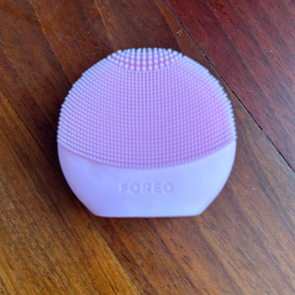 Foreo skin cleanser device